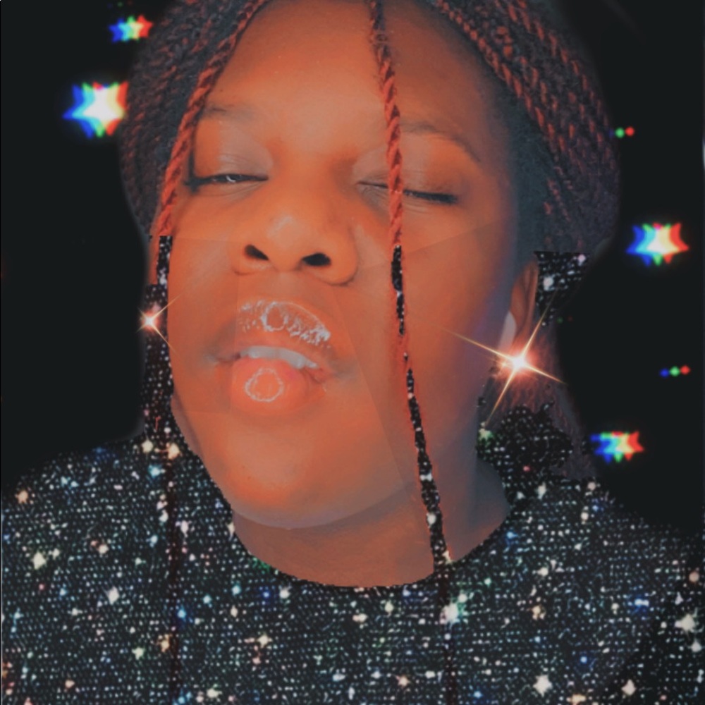 Meet your Posher, Alexia